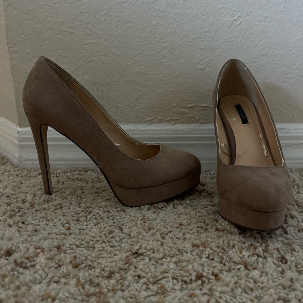 Forever 21 dress heels. Size US 7.5 runs small, more like 7. Beige color, used.